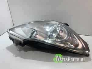 Gebruikte Rechter Koplamp Opel Corsa D 1.2 16V ecoFLEX Bi-Fuel Prijs € 130,00 Margeregeling aangeboden door Autodemontagebedrijf De Mars