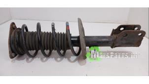 Gebruikte Schokdemperpoot links-voor Peugeot 308 SW (L4/L9/LC/LJ/LR) 1.2 12V e-THP PureTech 130 Prijs € 50,00 Margeregeling aangeboden door Autodemontagebedrijf De Mars