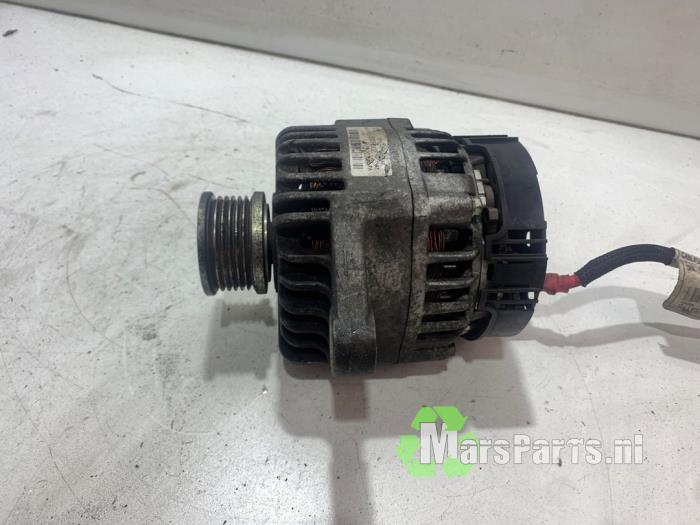 Dynamo van een Opel Combo 1.6 CDTI 16V 2014