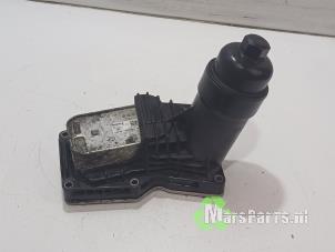 Gebruikte Oliefilterhuis Mini Countryman (R60) 2.0 Cooper D 16V Autom. Prijs € 50,00 Margeregeling aangeboden door Autodemontagebedrijf De Mars