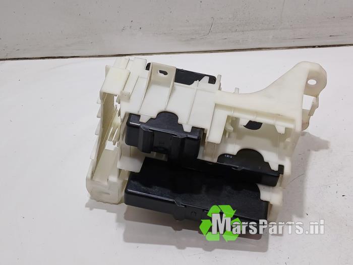 Computer Body Control van een Toyota Auris (E18) 1.8 16V Hybrid 2014