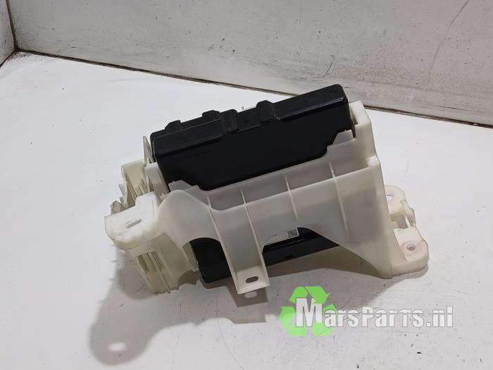 Computer Body Control van een Toyota Auris (E18) 1.8 16V Hybrid 2014