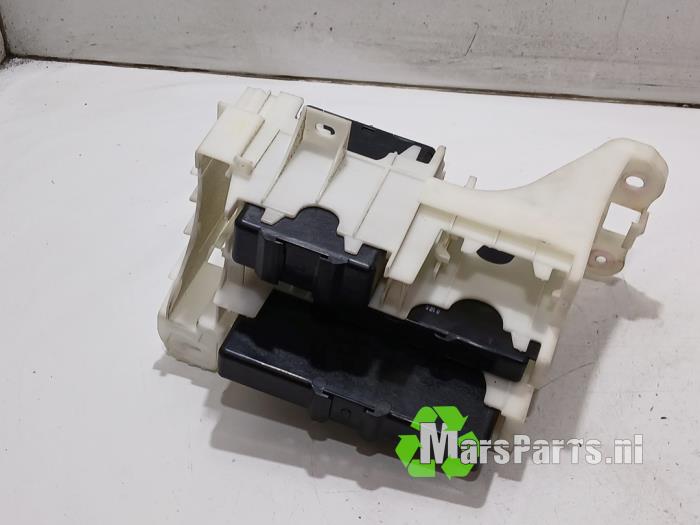 Computer Body Control van een Toyota Auris (E18) 1.8 16V Hybrid 2014