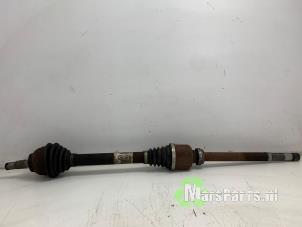 Gebruikte Aandrijfas rechts-voor Peugeot Partner (GC/GF/GG/GJ/GK) 1.6 HDI 75 Phase 1 Prijs € 40,00 Margeregeling aangeboden door Autodemontagebedrijf De Mars