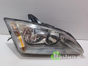 Gebruikte Koplamp rechts Ford Focus 2 Wagon 1.6 TDCi 16V 110 Prijs € 40,00 Margeregeling aangeboden door Autodemontagebedrijf De Mars