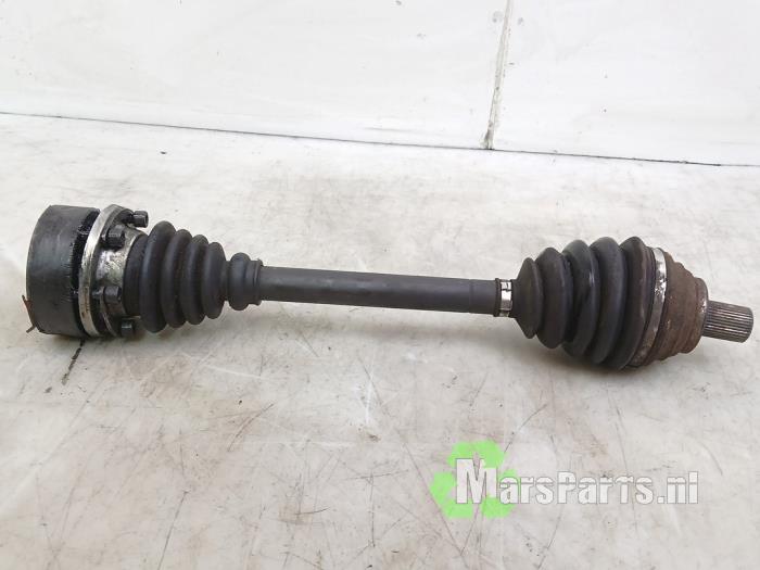 Gebruikte Aandrijfas links-voor Volkswagen Caddy IV 2.0 TDI 75 Prijs € 85,00 Margeregeling aangeboden door Autodemontagebedrijf De Mars