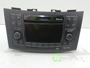 Gebruikte Radio CD Speler Suzuki Swift (ZA/ZC/ZD) 1.2 16V Prijs € 75,00 Margeregeling aangeboden door Autodemontagebedrijf De Mars