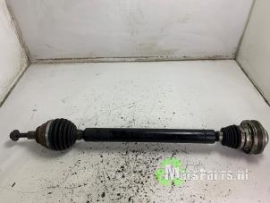 Gebruikte Aandrijfas rechts-voor Volkswagen Golf Sportsvan (AUVS) 1.4 TSI 16V Prijs € 125,00 Margeregeling aangeboden door Autodemontagebedrijf De Mars