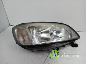 Gebruikte Rechter Koplamp Opel Zafira (F75) 1.8 16V Prijs € 35,00 Margeregeling aangeboden door Autodemontagebedrijf De Mars