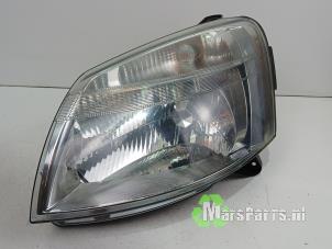 Gebruikte Koplamp links Citroen Berlingo Cinqspace, Multispace 1.6 16V Prijs € 40,00 Margeregeling aangeboden door Autodemontagebedrijf De Mars
