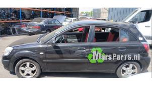 Gebruikte Mac Phersonpoot links-voor Kia Rio II (DE) 1.6 CVVT 16V Prijs € 40,00 Margeregeling aangeboden door Autodemontagebedrijf De Mars
