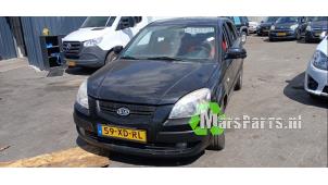 Gebruikte Steekas links-voor Kia Rio II (DE) 1.6 CVVT 16V Prijs € 40,00 Margeregeling aangeboden door Autodemontagebedrijf De Mars