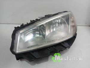 Gebruikte Koplamp links Renault Megane II (BM/CM) 1.4 16V 98 Prijs € 40,00 Margeregeling aangeboden door Autodemontagebedrijf De Mars