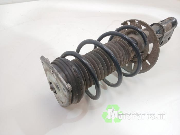 Schokdemperpoot rechts-voor van een Peugeot 308 (L3/L8/LB/LH/LP) 1.5 BlueHDi 130 2018