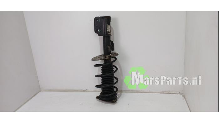 Schokdemperpoot rechts-voor van een Peugeot 308 (L3/L8/LB/LH/LP) 1.5 BlueHDi 130 2018