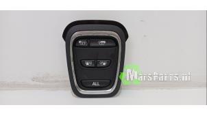 Gebruikte Schakelaar Renault Grand Scénic IV (RFAR) 1.3 TCE 140 16V Prijs € 150,00 Margeregeling aangeboden door Autodemontagebedrijf De Mars
