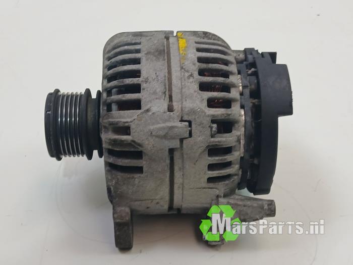 Gebruikte Dynamo Volkswagen Transporter T5 1.9 TDi Prijs € 40,00 Margeregeling aangeboden door Autodemontagebedrijf De Mars