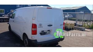 Gebruikte Fusee rechts-achter Toyota ProAce 1.5 D-4D 100 16V Prijs € 100,00 Margeregeling aangeboden door Autodemontagebedrijf De Mars