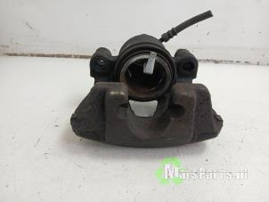 Gebruikte Remklauw (Tang) rechts-voor Toyota ProAce 1.5 D-4D 100 16V Prijs € 40,00 Margeregeling aangeboden door Autodemontagebedrijf De Mars