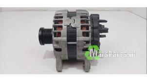 Gebruikte Alternator Renault Kadjar (RFEH) 1.3 TCE 140 FAP 16V Prijs € 75,00 Margeregeling aangeboden door Autodemontagebedrijf De Mars