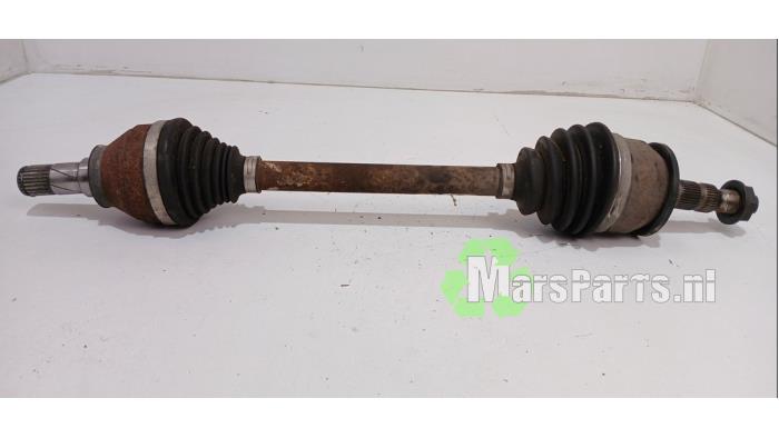 Gebruikte Aandrijfas links-voor Opel Astra K Sports Tourer 1.4 Turbo 16V Prijs € 100,00 Margeregeling aangeboden door Autodemontagebedrijf De Mars