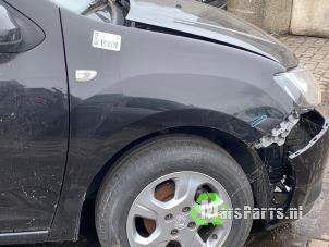 Gebruikte Scherm rechts-voor Dacia Sandero II 0.9 TCE 12V Prijs € 100,00 Margeregeling aangeboden door Autodemontagebedrijf De Mars