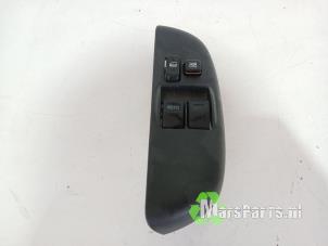 Gebruikte Combischakelaar ramen Toyota Yaris Verso (P2) 1.5 16V Prijs € 40,00 Margeregeling aangeboden door Autodemontagebedrijf De Mars