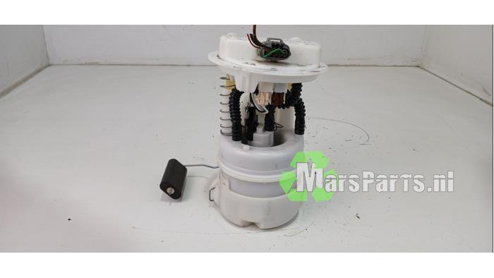 Gebruikte Tank element Pomp Renault Clio IV (5R) 0.9 Energy TCE 90 12V Prijs € 40,00 Margeregeling aangeboden door Autodemontagebedrijf De Mars