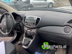 Gebruikte Kachel Bedieningspaneel Hyundai i10 (F5) 1.2i 16V Prijs € 35,00 Margeregeling aangeboden door Autodemontagebedrijf De Mars