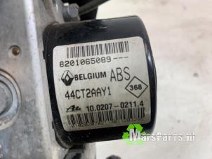 Gebruikte ABS Pomp Renault Twingo II (CN) 1.2 16V Prijs € 50,00 Margeregeling aangeboden door Autodemontagebedrijf De Mars
