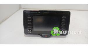 Gebruikte Regelunit Multi Media Toyota Yaris IV (P21/PA1/PH1) 1.5 12V Hybrid 115 Prijs € 325,00 Margeregeling aangeboden door Autodemontagebedrijf De Mars