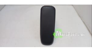 Gebruikte Armleuning Toyota Yaris IV (P21/PA1/PH1) 1.5 12V Hybrid 115 Prijs € 50,00 Margeregeling aangeboden door Autodemontagebedrijf De Mars