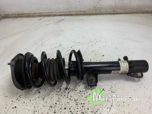 Gebruikte Mac Phersonpoot links-voor Mini Clubman (R55) 1.6 16V Cooper Prijs € 40,00 Margeregeling aangeboden door Autodemontagebedrijf De Mars