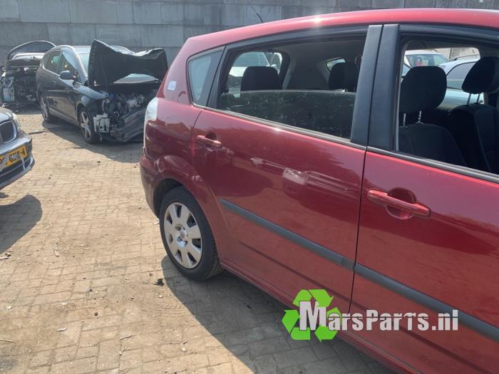 Deur 4Deurs rechts-achter van een Toyota Corolla Verso (R10/11) 1.8 16V VVT-i 2004