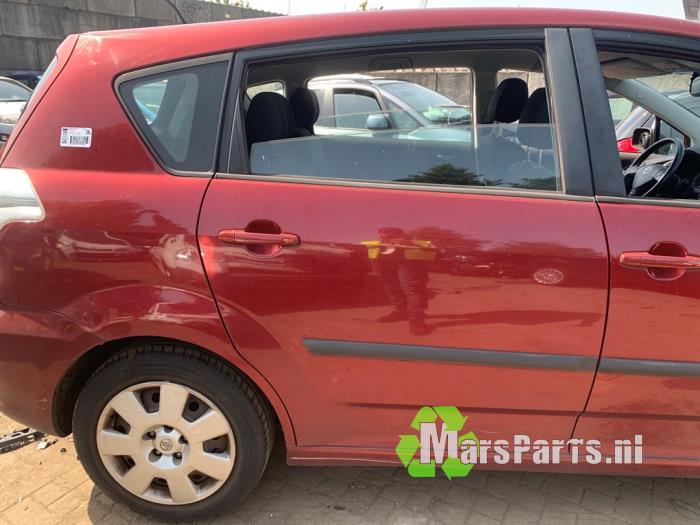Deur 4Deurs rechts-achter van een Toyota Corolla Verso (R10/11) 1.8 16V VVT-i 2004