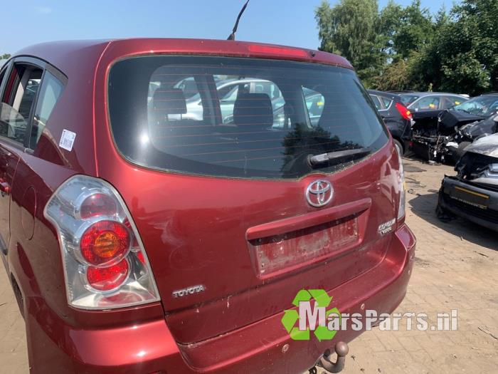 Achterklep van een Toyota Corolla Verso (R10/11) 1.8 16V VVT-i 2004