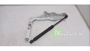 Gebruikte Scharnierset Tesla Model 3 Long Range AWD 75 kWh Prijs € 50,00 Margeregeling aangeboden door Autodemontagebedrijf De Mars