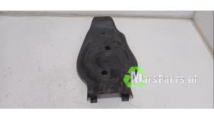 Gebruikte Afdekplaat diversen Tesla Model 3 Long Range AWD 75 kWh Prijs € 30,00 Margeregeling aangeboden door Autodemontagebedrijf De Mars