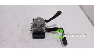 Gebruikte ABS Pomp Ford Fiesta 7 1.1 Ti-VCT 12V 70 Prijs € 250,00 Margeregeling aangeboden door Autodemontagebedrijf De Mars