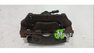 Gebruikte Remklauw (Tang) rechts-voor Ford Fiesta 7 1.1 Ti-VCT 12V 70 Prijs € 35,00 Margeregeling aangeboden door Autodemontagebedrijf De Mars