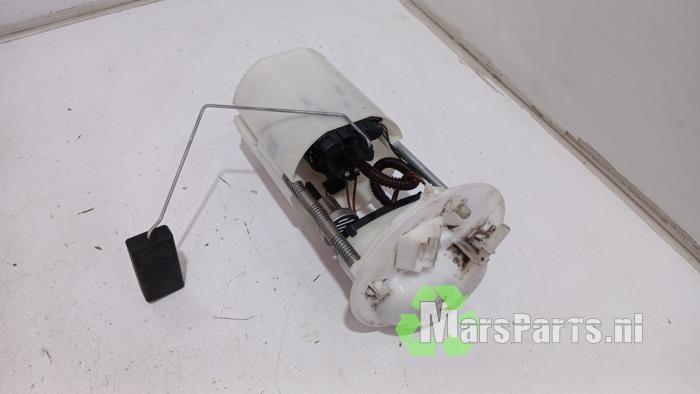 Benzinepomp van een Fiat 500 (312) 1.4 16V 2010