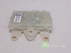 Gebruikte Module (diversen) Tesla Model S 85 Prijs € 225,00 Margeregeling aangeboden door Autodemontagebedrijf De Mars