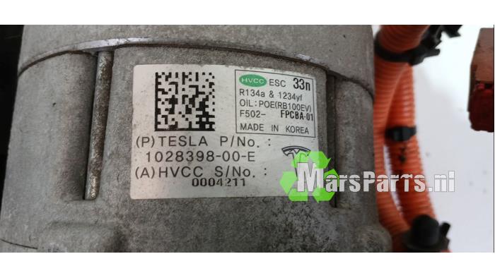 Pomp Airco van een Tesla Model S 85 2014