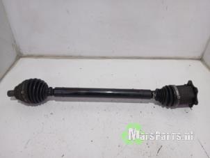 Gebruikte Aandrijfas rechts-voor Volkswagen Golf VII (AUA) 2.0 TDI 16V Prijs € 125,00 Margeregeling aangeboden door Autodemontagebedrijf De Mars