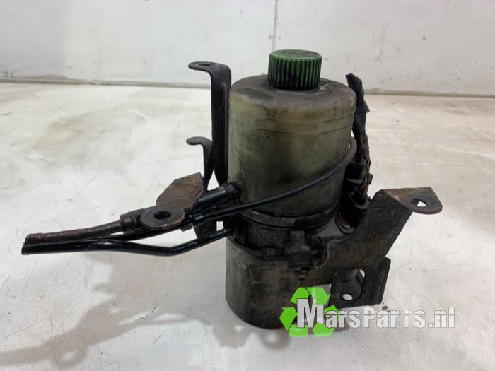 Gebruikte Pomp Servo Seat Ibiza III (6L1) 1.4 16V 85 Prijs € 50,00 Margeregeling aangeboden door Autodemontagebedrijf De Mars