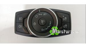 Gebruikte Schakelaar Licht Ford Transit Courier 1.6 TDCi Prijs € 25,00 Margeregeling aangeboden door Autodemontagebedrijf De Mars