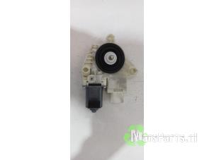 Gebruikte Motor electrisch raam BMW 7 serie (G11/12) 740e,Le Prijs € 20,00 Margeregeling aangeboden door Autodemontagebedrijf De Mars