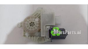 Gebruikte Motor electrisch raam BMW 7 serie (G11/12) 740e,Le Prijs € 30,00 Margeregeling aangeboden door Autodemontagebedrijf De Mars