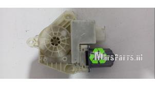 Gebruikte Motor electrisch raam BMW 7 serie (G11/12) 740e,Le Prijs € 30,00 Margeregeling aangeboden door Autodemontagebedrijf De Mars