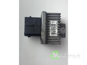 Gebruikte Gloeirelais Opel Movano 2.3 CDTi Biturbo 16V FWD Prijs € 20,00 Margeregeling aangeboden door Autodemontagebedrijf De Mars